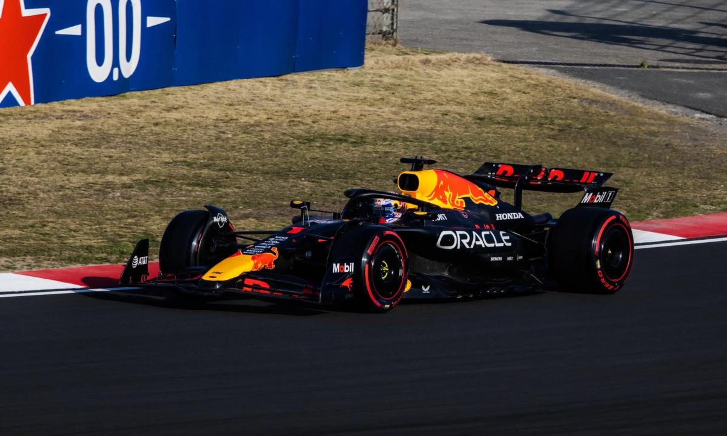 哈斯车队险胜红牛二队，维斯塔潘高光表现